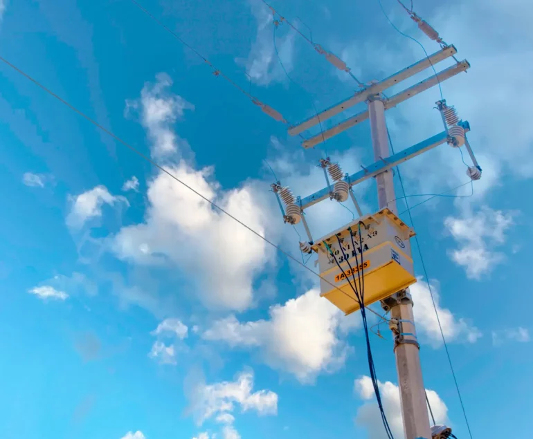 TRANSFORMADOR TRIFÁSICO DE POSTE DE 30 KVA