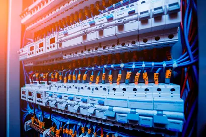 SELECCIÓN DE INTERRUPTORES Y PROTECCIONES ELÉCTRICOS