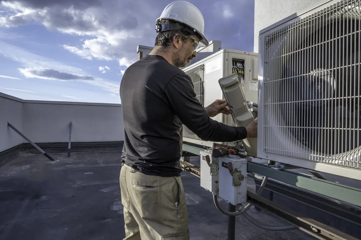 LA IMPORTANCIA DEL MANTENIMIENTO A EQUIPOS DE HVAC PARA GARANTIZAR EL CONFORT Y EFICIENCIA